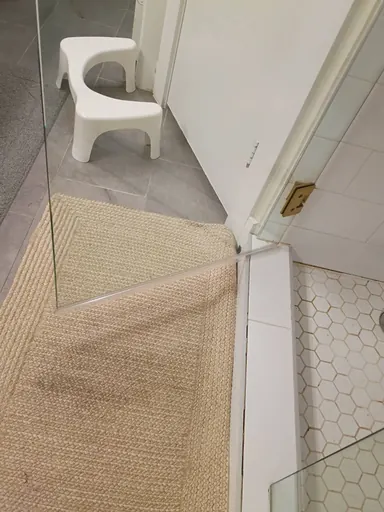 Shower threshold and tiled floor
