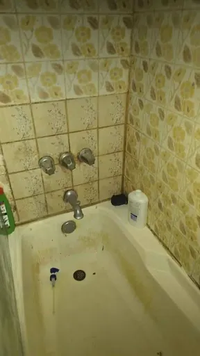 Shower enclosure with tiled walls